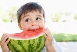 娱乐吃瓜君小孩吐奶