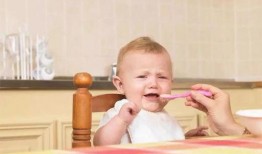 娱乐吃瓜君小孩吐奶